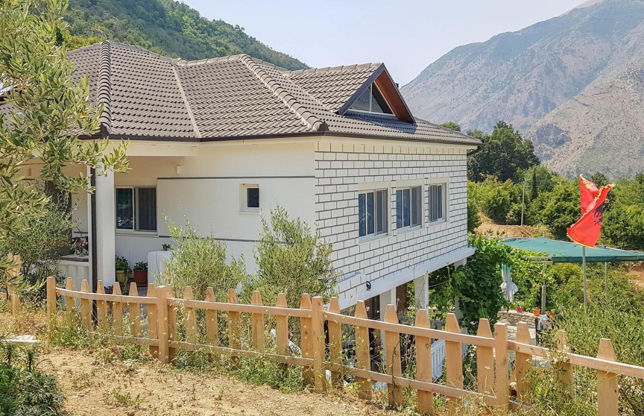 Villa Goliku Pestani Exterior foto